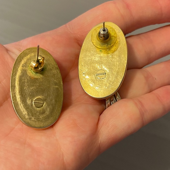 Vintage Large Faux Pearl Stud Oval Gold-Tone Earrings - Picture 4 of 5